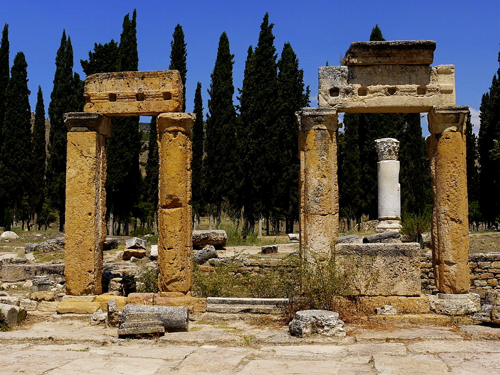 THE HIERAPOLIS ANCIENT CITY